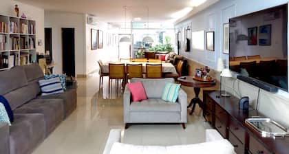 Spacious 5-bedroom house in charming BrasĂlia with WiFi, AC