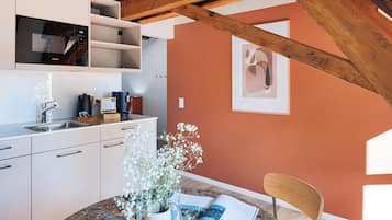 Studio Rooftop | Cuisine privée | Réfrigérateur, micro-ondes, plaque de cuisson, lave-vaisselle