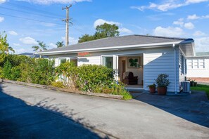 Unclassified image, 5 of 22, button