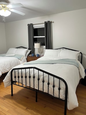 2 bedrooms, iron/ironing board, WiFi, bed sheets