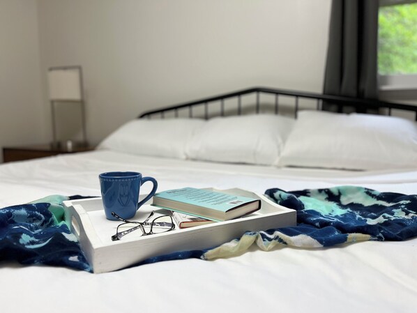 2 bedrooms, iron/ironing board, WiFi, bed sheets - Stadium Stroll Main Level: Walk to IU, Sleeps 8, 2BR, Private Deck & Parking (Bloomington)