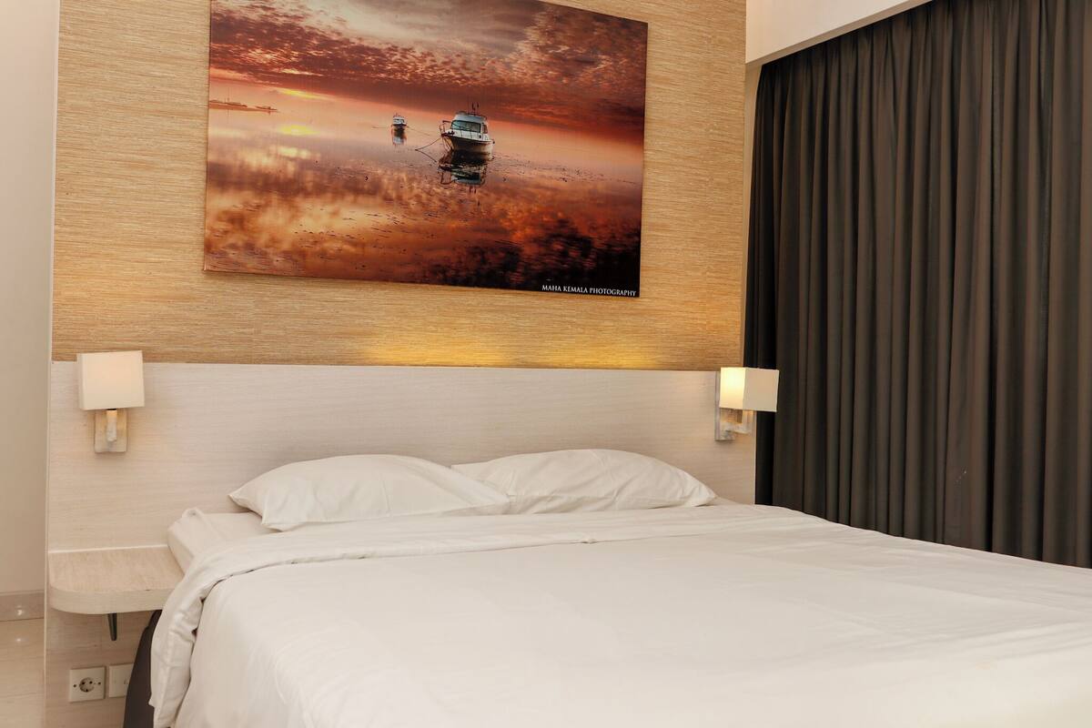 Deluxe Studio, Balcony, City View | In-room safe, desk, laptop workspace, blackout drapes