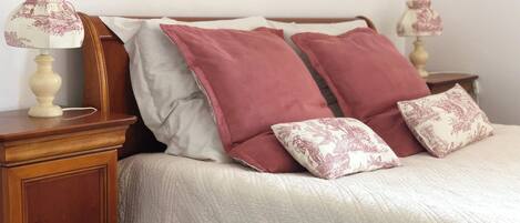 4 bedrooms, iron/ironing board, travel cot, free WiFi