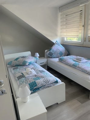 6 bedrooms, WiFi, bed sheets