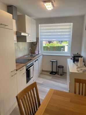 Micro-ondes, four, plaque de cuisson, lave-vaisselle