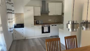 Mikrowelle, Ofen, Herdplatte, Geschirrspüler