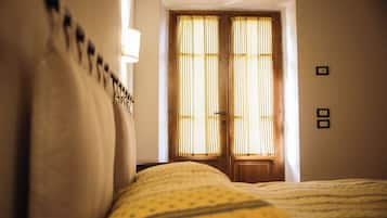 6 bedrooms, in-room safe, free WiFi, bed sheets