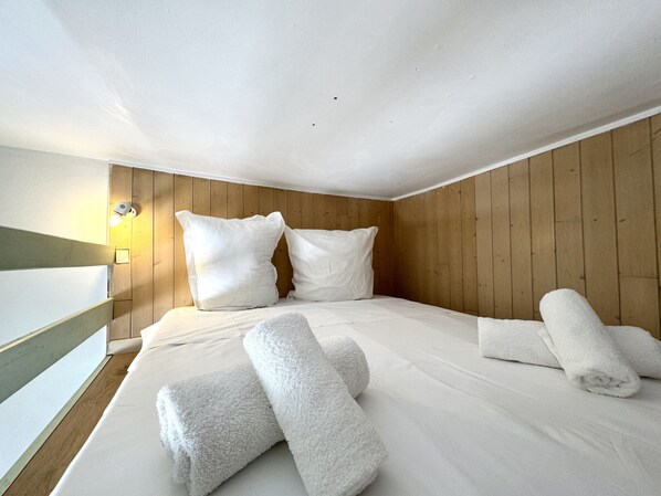 2 bedrooms, free WiFi, bed sheets