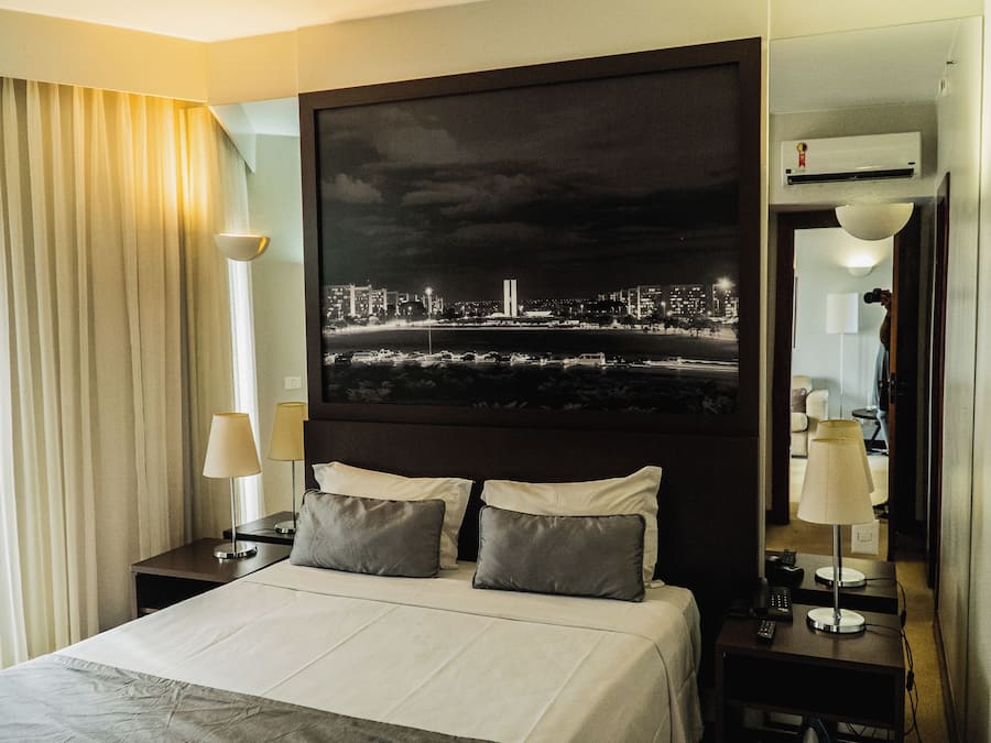 Cofres nos quartos, escrivaninha, espaço de trabalho para notebook