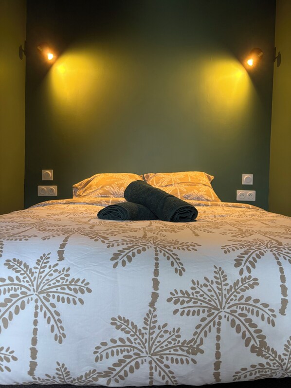 Iron/ironing board, WiFi, bed sheets