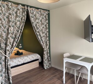 Bügeleisen/Bügelbrett, WLAN, Bettwäsche