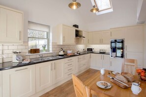 Refrigerador, microondas, horno, lavavajillas