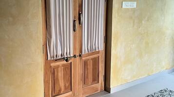 Luxury Suite, Garden View | Laptop workspace, free WiFi