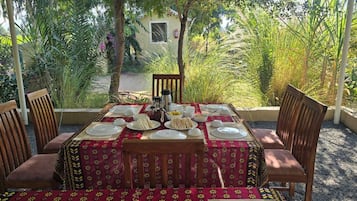Daily local cuisine breakfast (INR 500 per person)
