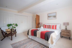 5 Schlafzimmer, Bügeleisen/Bügelbrett, Reisekinderbett, kostenloses WLAN