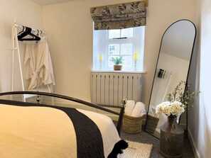 2 bedrooms, iron/ironing board, travel cot, WiFi