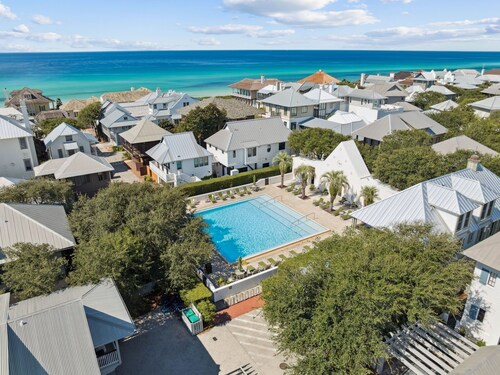 Cozy Couples Retreat in the Heart of 30A | Minutes from Shops, Beaches, & Pools