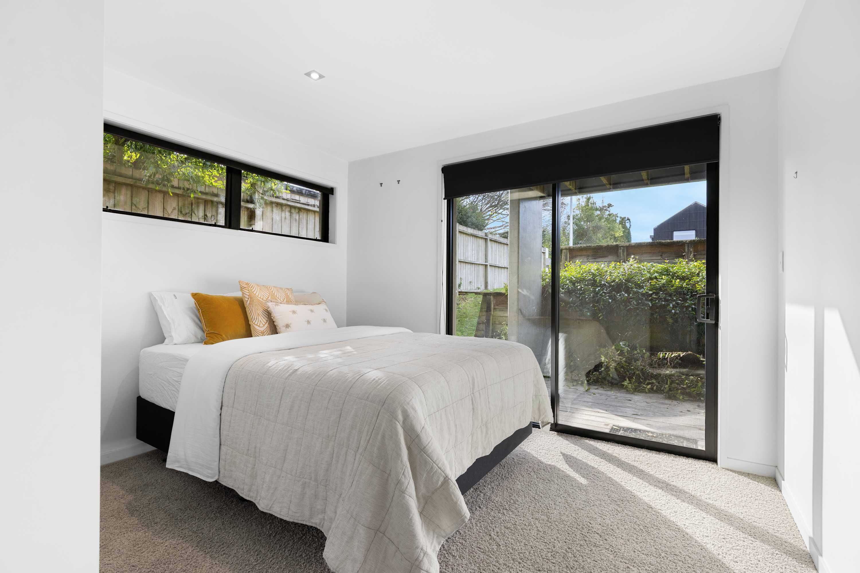 5 bedrooms, desk, iron/ironing board, WiFi