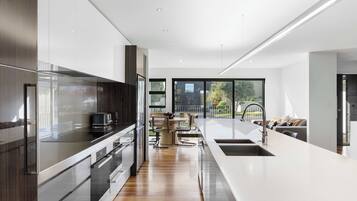 Coffee/tea maker, fridge, microwave, oven