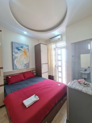 Basic Double Room, Balcony, City View | Free WiFi - The Hidden Hogwarts Hostel (Pham Ngu Lao)