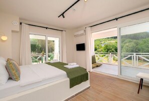 Kamar Deluks, pemandangan kebun | Meja kerja, ruang kerja ramah laptop, kedap suara, dan Wi-Fi gratis