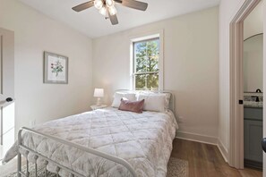 2 多间卧室、熨斗/熨衣板、WiFi、床单