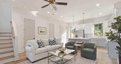New Luxe Oaks • River Ranch • King Bed • A+Location