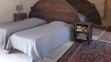 1 chambre, lit parapluie, Wi-Fi gratuit, draps fournis