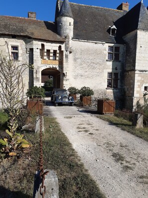 Estacionamiento en la propiedad 