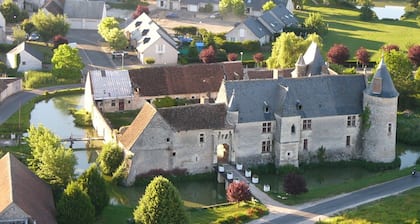 Grand studio/gĂźte dans un chĂąteau Renaissance
A 15 km de Beauval.
Hors du temps