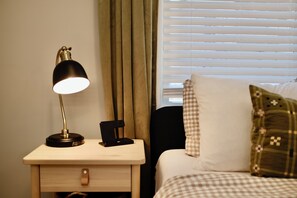 1 bedroom, iron/ironing board, free WiFi, bed sheets - Sanford Suite Retreat - B&B near Downtown (Sanford)