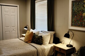 1 habitación, tabla de planchar con plancha, wifi gratis y ropa de cama