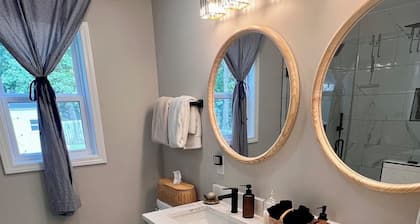 Sanford Suite Retreat - B&B near Downtown