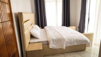 Iron/ironing board, WiFi, bed sheets