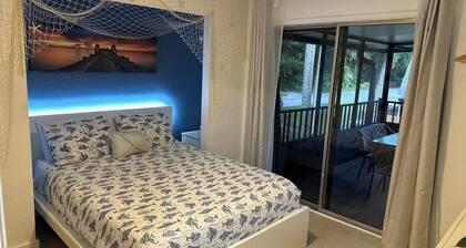The Salty Sandcastle / POOL / GAME ROOM / 3 bedroom / 3 miles to the beach