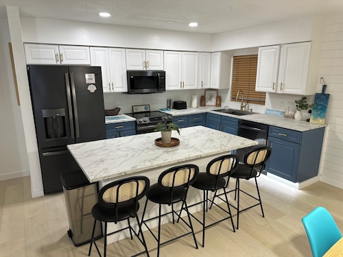 The Salty Sandcastle / POOL / GAME ROOM / 3 bedroom / 3 miles to the beach