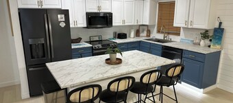 The Salty Sandcastle / POOL / GAME ROOM / 3 bedroom / 3 miles to the beach