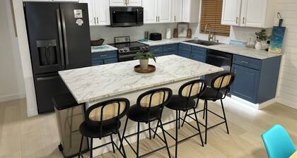 The Salty Sandcastle / POOL / GAME ROOM / 3 bedroom / 3 miles to the beach