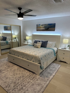 3 bedrooms, desk, free WiFi, bed sheets - The Salty Sandcastle / POOL / GAME ROOM / 3 bedroom / 3 miles to the beach (Port Orange)