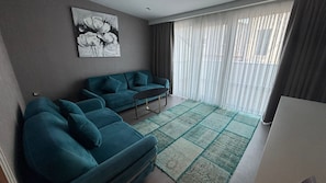 Elite Suite, City View | Premium bedding, free minibar items, in-room safe, blackout curtains