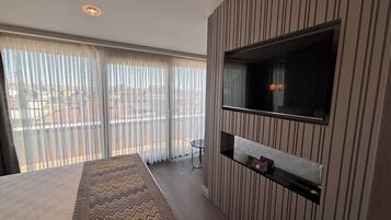 Premium bedding, Select Comfort beds, free minibar items, in-room safe