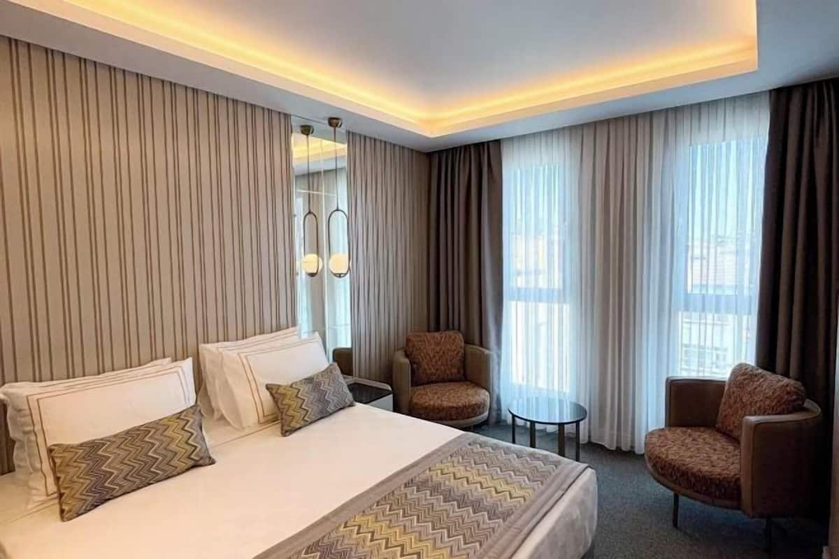 Premium bedding, free minibar items, in-room safe, blackout curtains