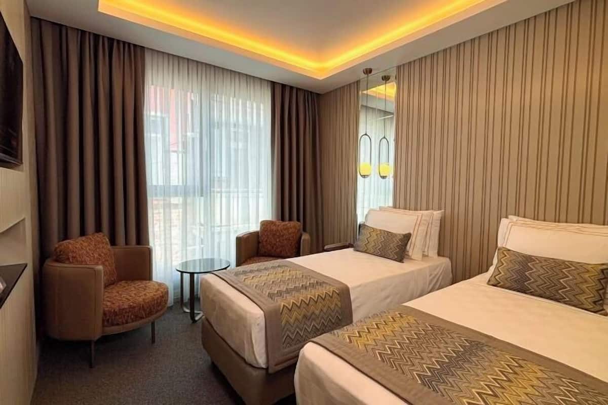 Premium bedding, free minibar items, in-room safe, blackout curtains