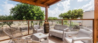 Room 'Azzarola' with Shared Garden, Wi-Fi and Air Conditioning