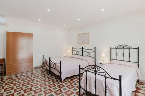 1 habitación, wifi y ropa de cama