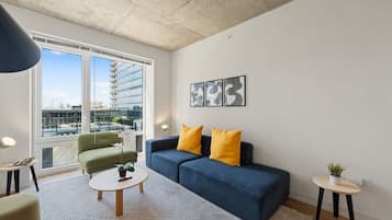 Apartamento tradicional, vista para a cidade | Ferros/tábuas de passar roupa, Wi-Fi de cortesia