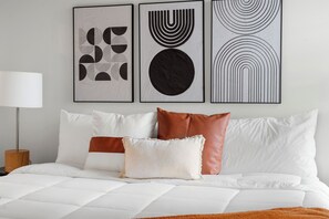 City Apartment, City View | Premium bedding, iron/ironing board, free WiFi, bed sheets - ENVITAE Hotel (Chicago)