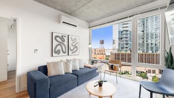 Premier Apartment, City View | Living area