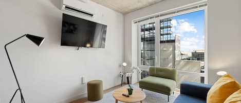 Appartement traditionnel, vue sur la ville | Aire de séjour