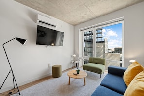 Traditional Apartment, City View | Living area